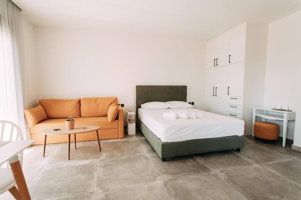 Glamorous Near Center Apartment